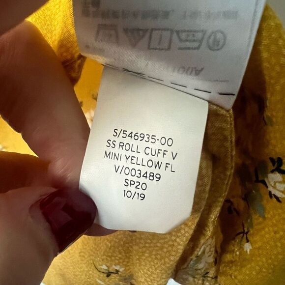 GAP Womens Short Sleeves V-Neck High Low Hem Floral Yellow Blouse Size Large - Picture 8 of 10